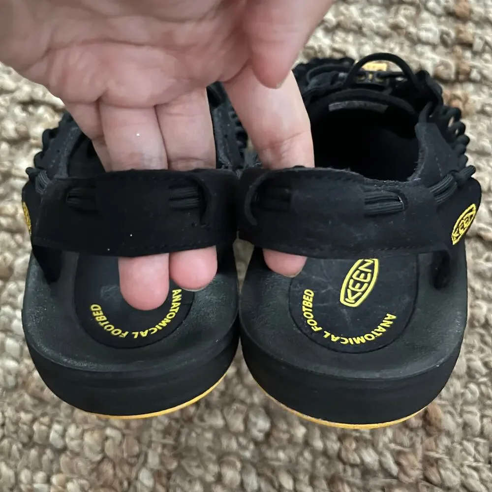 KEEN UNEEK Men’s 9.5 Black Yellow Cord Sandals Outdoor Water Shoes EU 42.5